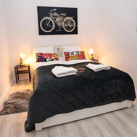 Perfect Location,Newly Decorated Modern, Large Place 60 M2, Really Quiet So You Can Have A Good Night Sleep, Ac, Netflix, Smart Tv, High-Speed Internet, World Famous New York Cafe Only 10 Minutes Walk Budapest Exterior foto
