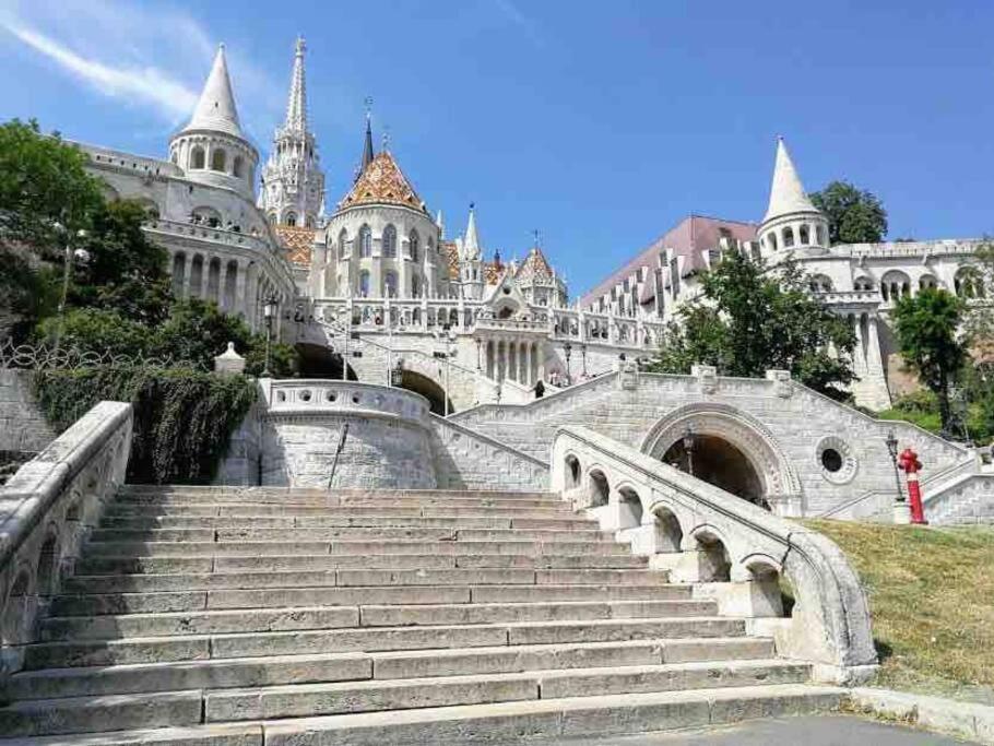 Perfect Location,Newly Decorated Modern, Large Place 60 M2, Really Quiet So You Can Have A Good Night Sleep, Ac, Netflix, Smart Tv, High-Speed Internet, World Famous New York Cafe Only 10 Minutes Walk Budapest Exterior foto