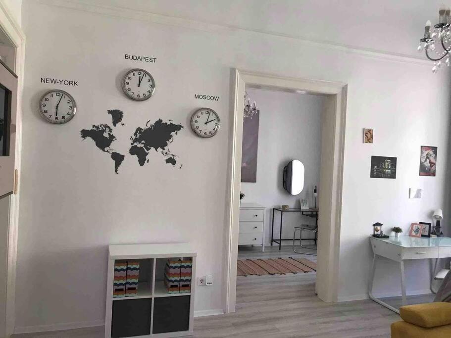Perfect Location,Newly Decorated Modern, Large Place 60 M2, Really Quiet So You Can Have A Good Night Sleep, Ac, Netflix, Smart Tv, High-Speed Internet, World Famous New York Cafe Only 10 Minutes Walk Budapest Exterior foto