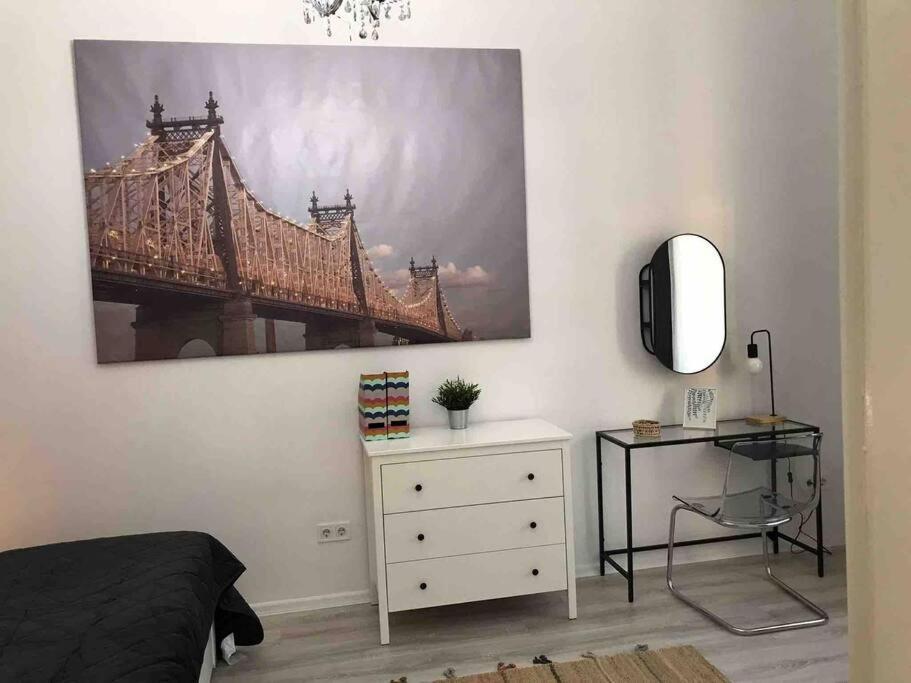 Perfect Location,Newly Decorated Modern, Large Place 60 M2, Really Quiet So You Can Have A Good Night Sleep, Ac, Netflix, Smart Tv, High-Speed Internet, World Famous New York Cafe Only 10 Minutes Walk Budapest Exterior foto