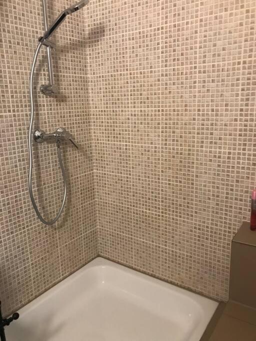 Perfect Location,Newly Decorated Modern, Large Place 60 M2, Really Quiet So You Can Have A Good Night Sleep, Ac, Netflix, Smart Tv, High-Speed Internet, World Famous New York Cafe Only 10 Minutes Walk Budapest Exterior foto