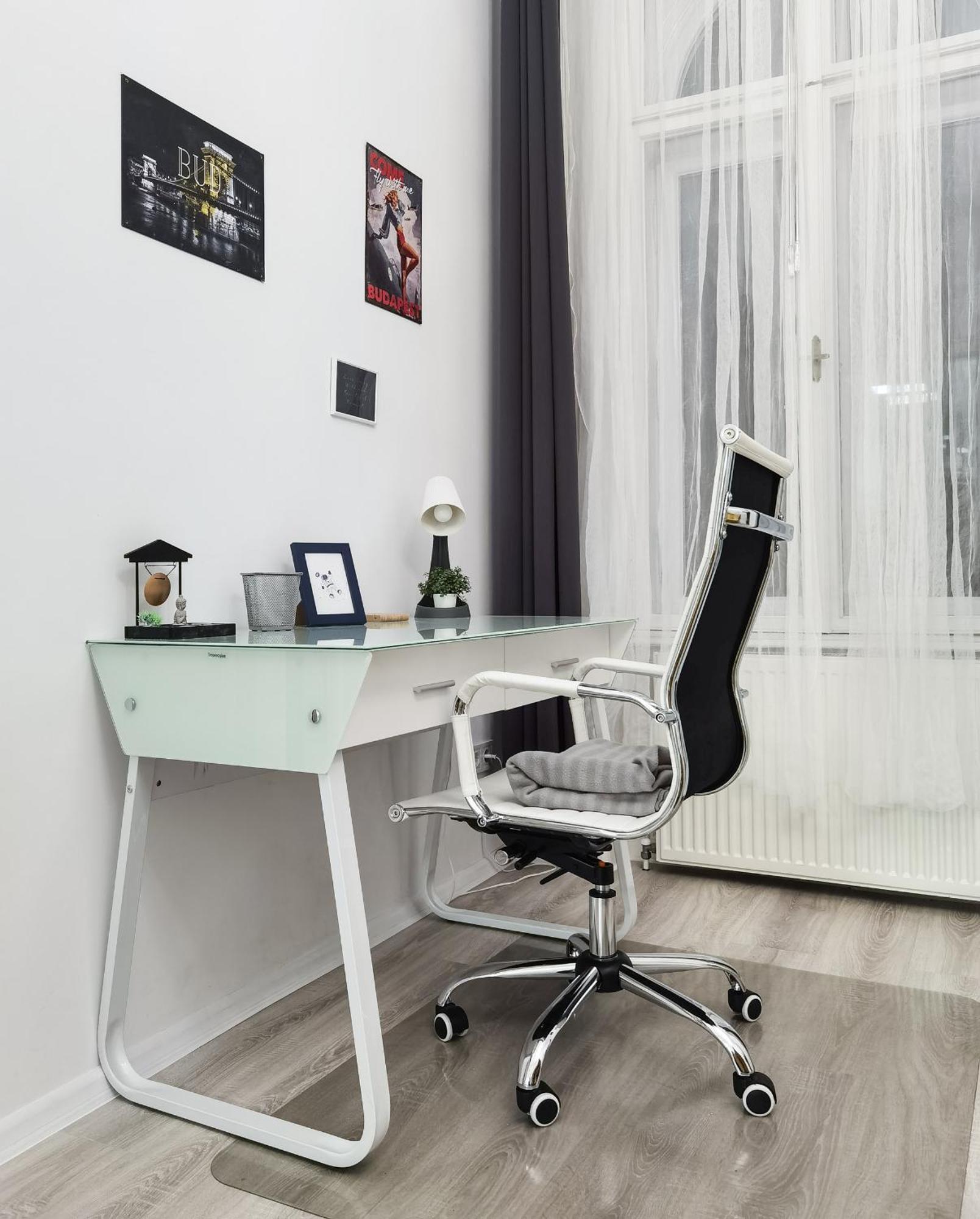 Perfect Location,Newly Decorated Modern, Large Place 60 M2, Really Quiet So You Can Have A Good Night Sleep, Ac, Netflix, Smart Tv, High-Speed Internet, World Famous New York Cafe Only 10 Minutes Walk Budapest Exterior foto