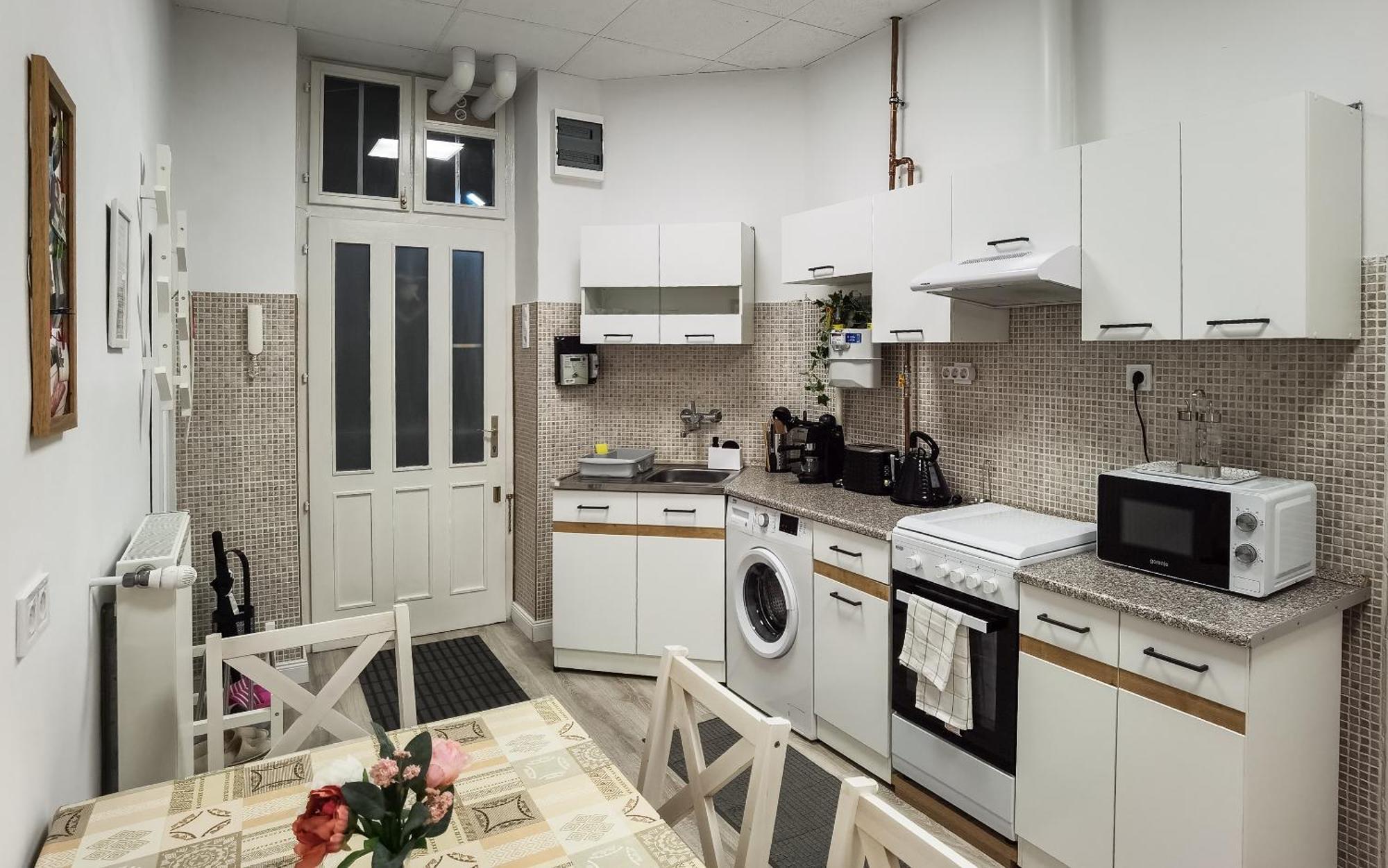 Perfect Location,Newly Decorated Modern, Large Place 60 M2, Really Quiet So You Can Have A Good Night Sleep, Ac, Netflix, Smart Tv, High-Speed Internet, World Famous New York Cafe Only 10 Minutes Walk Budapest Exterior foto