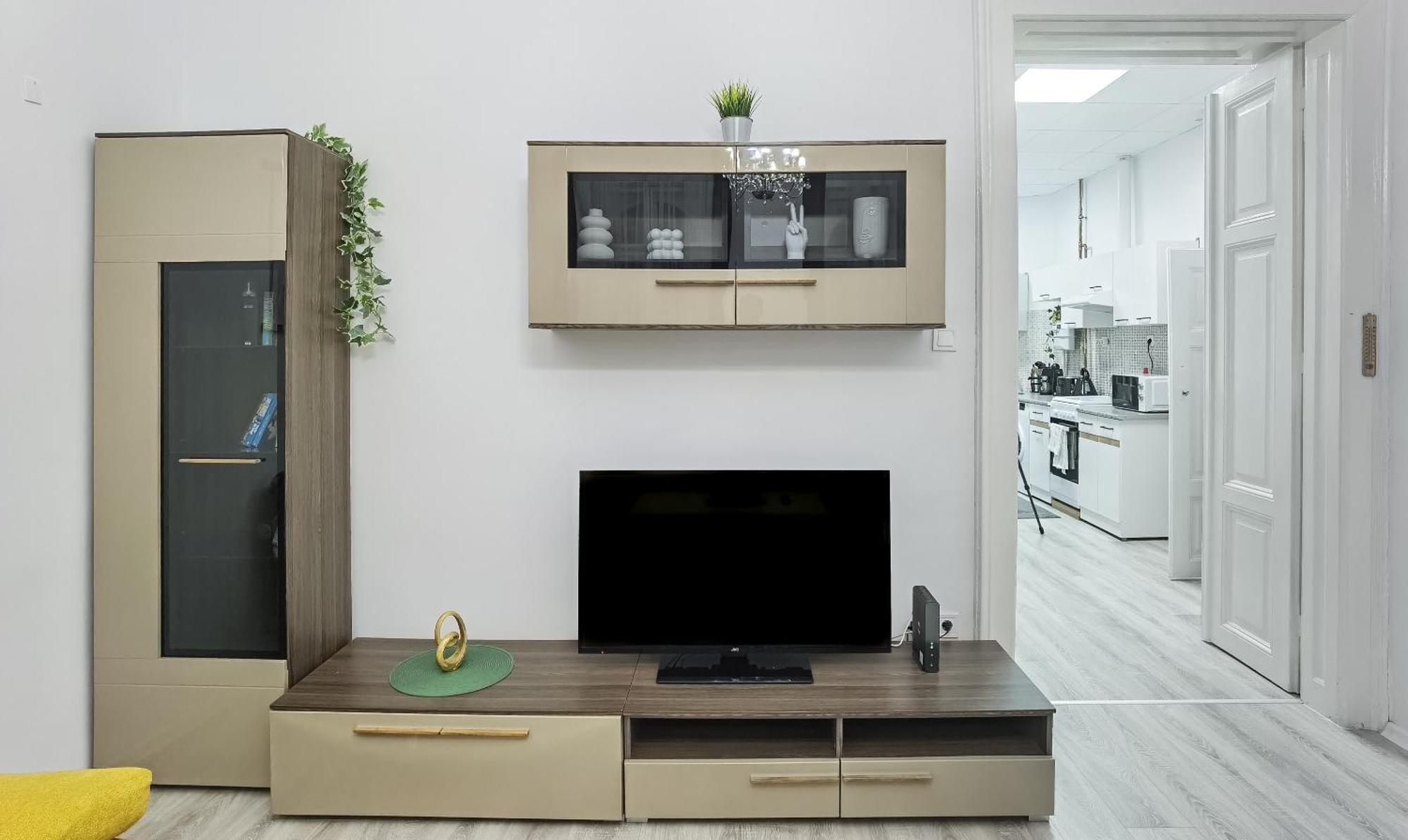 Perfect Location,Newly Decorated Modern, Large Place 60 M2, Really Quiet So You Can Have A Good Night Sleep, Ac, Netflix, Smart Tv, High-Speed Internet, World Famous New York Cafe Only 10 Minutes Walk Budapest Exterior foto