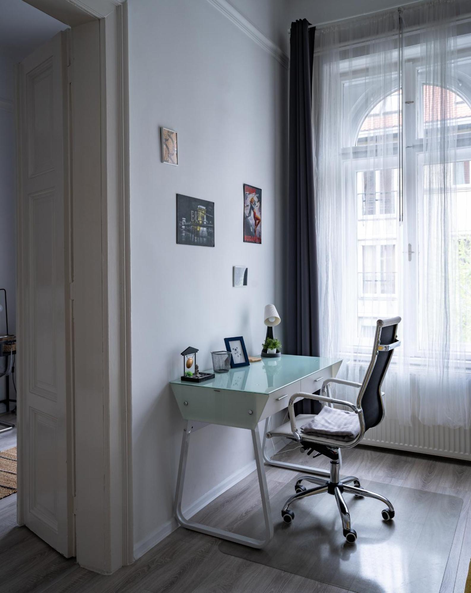 Perfect Location,Newly Decorated Modern, Large Place 60 M2, Really Quiet So You Can Have A Good Night Sleep, Ac, Netflix, Smart Tv, High-Speed Internet, World Famous New York Cafe Only 10 Minutes Walk Budapest Exterior foto