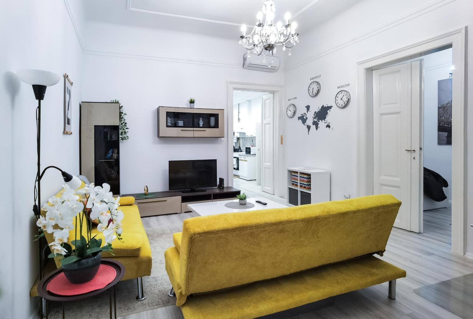Perfect Location,Newly Decorated Modern, Large Place 60 M2, Really Quiet So You Can Have A Good Night Sleep, Ac, Netflix, Smart Tv, High-Speed Internet, World Famous New York Cafe Only 10 Minutes Walk Budapest Exterior foto