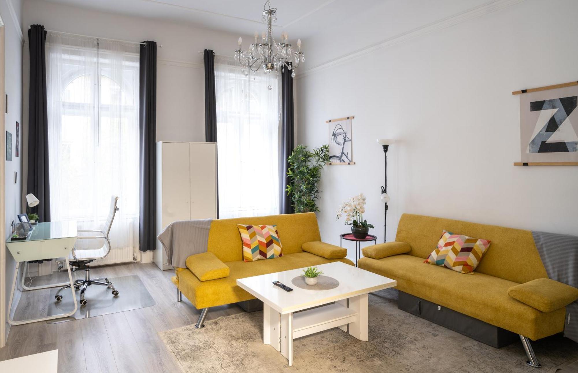 Perfect Location,Newly Decorated Modern, Large Place 60 M2, Really Quiet So You Can Have A Good Night Sleep, Ac, Netflix, Smart Tv, High-Speed Internet, World Famous New York Cafe Only 10 Minutes Walk Budapest Exterior foto
