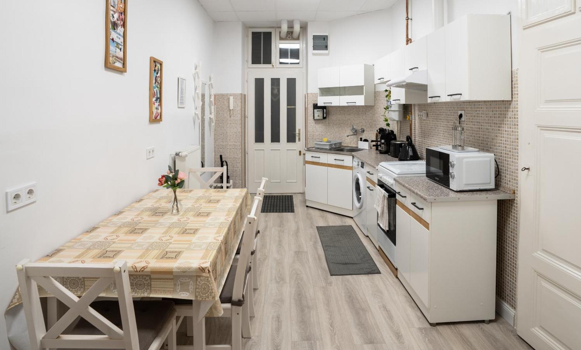 Perfect Location,Newly Decorated Modern, Large Place 60 M2, Really Quiet So You Can Have A Good Night Sleep, Ac, Netflix, Smart Tv, High-Speed Internet, World Famous New York Cafe Only 10 Minutes Walk Budapest Exterior foto
