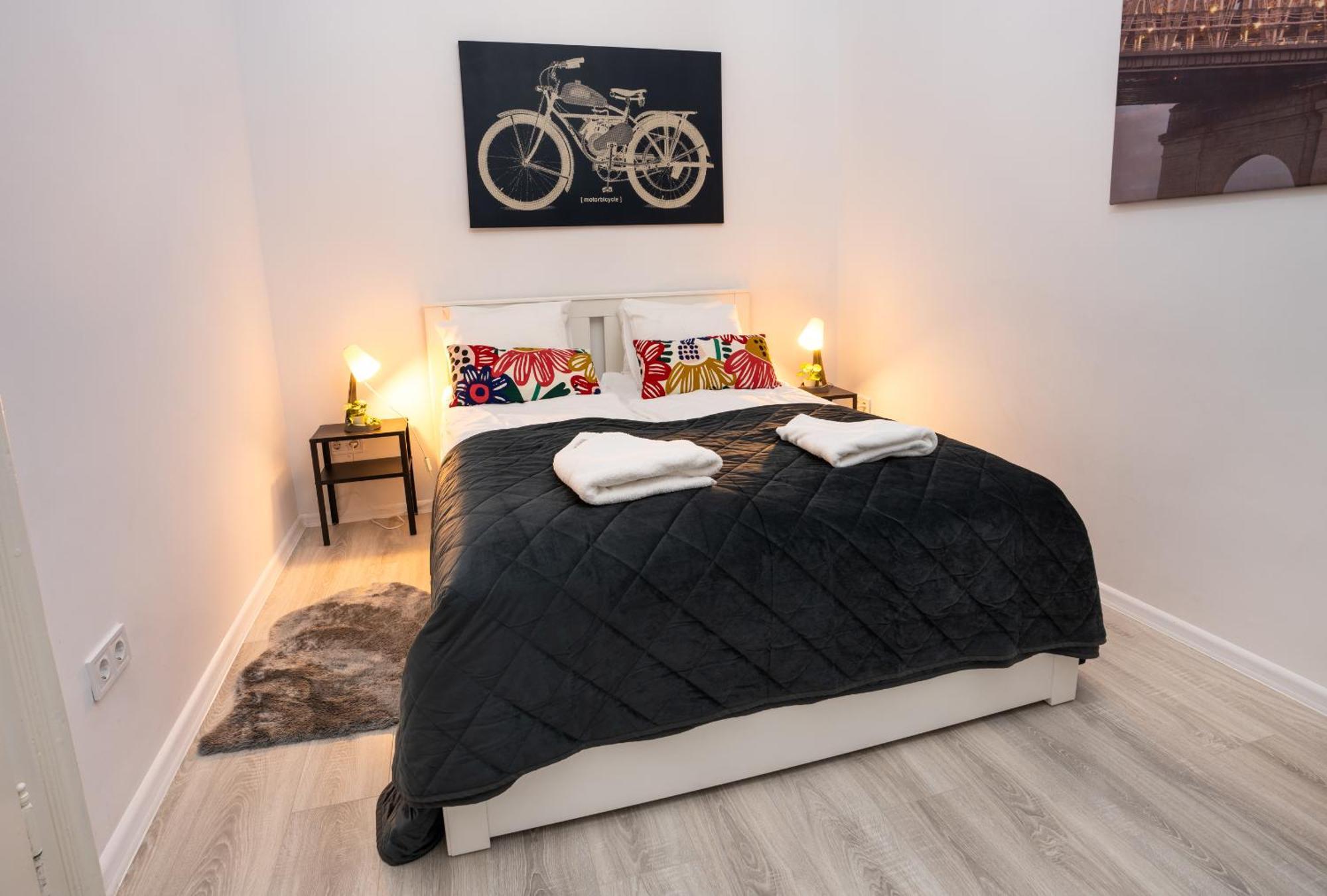 Perfect Location,Newly Decorated Modern, Large Place 60 M2, Really Quiet So You Can Have A Good Night Sleep, Ac, Netflix, Smart Tv, High-Speed Internet, World Famous New York Cafe Only 10 Minutes Walk Budapest Exterior foto
