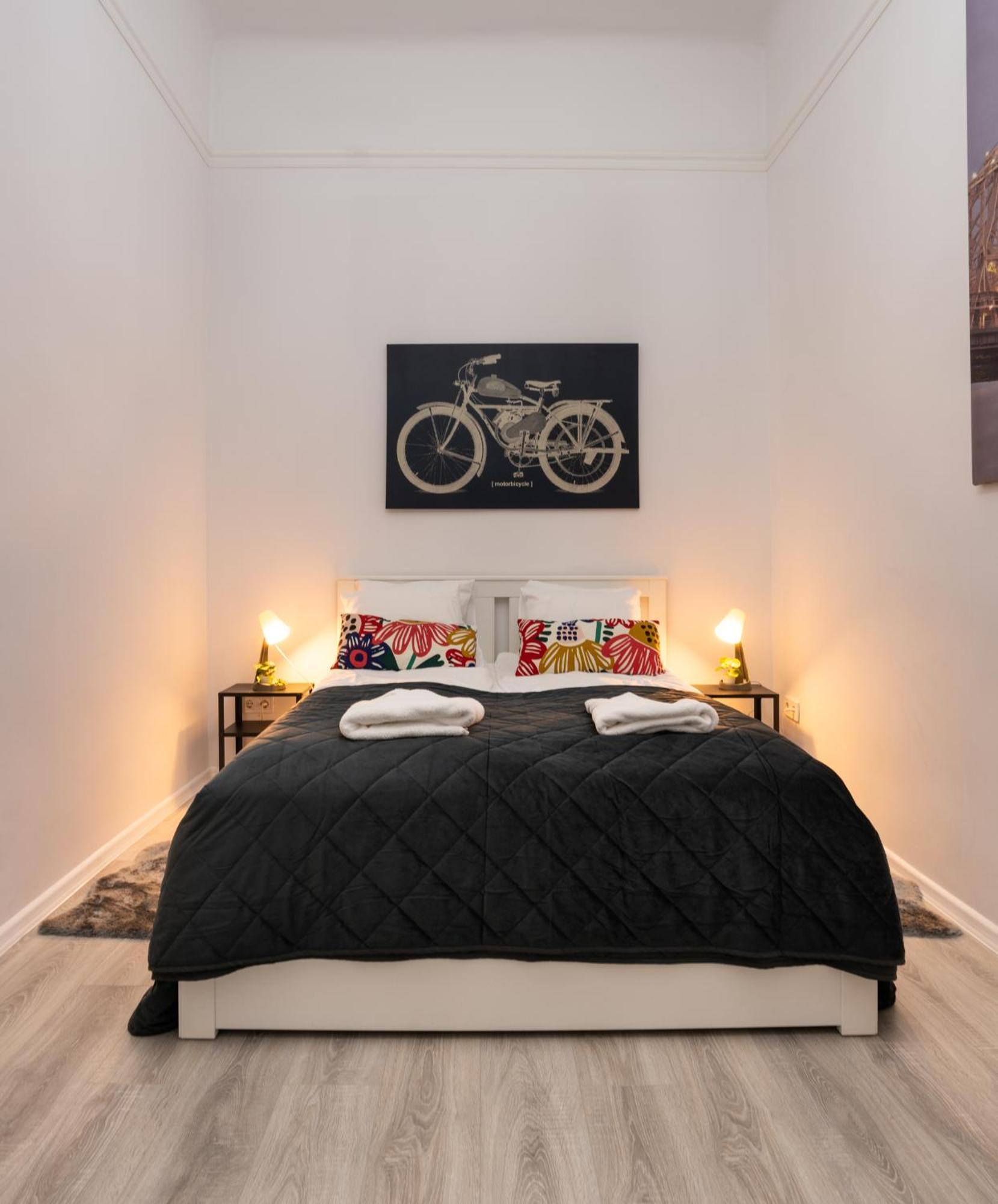 Perfect Location,Newly Decorated Modern, Large Place 60 M2, Really Quiet So You Can Have A Good Night Sleep, Ac, Netflix, Smart Tv, High-Speed Internet, World Famous New York Cafe Only 10 Minutes Walk Budapest Exterior foto