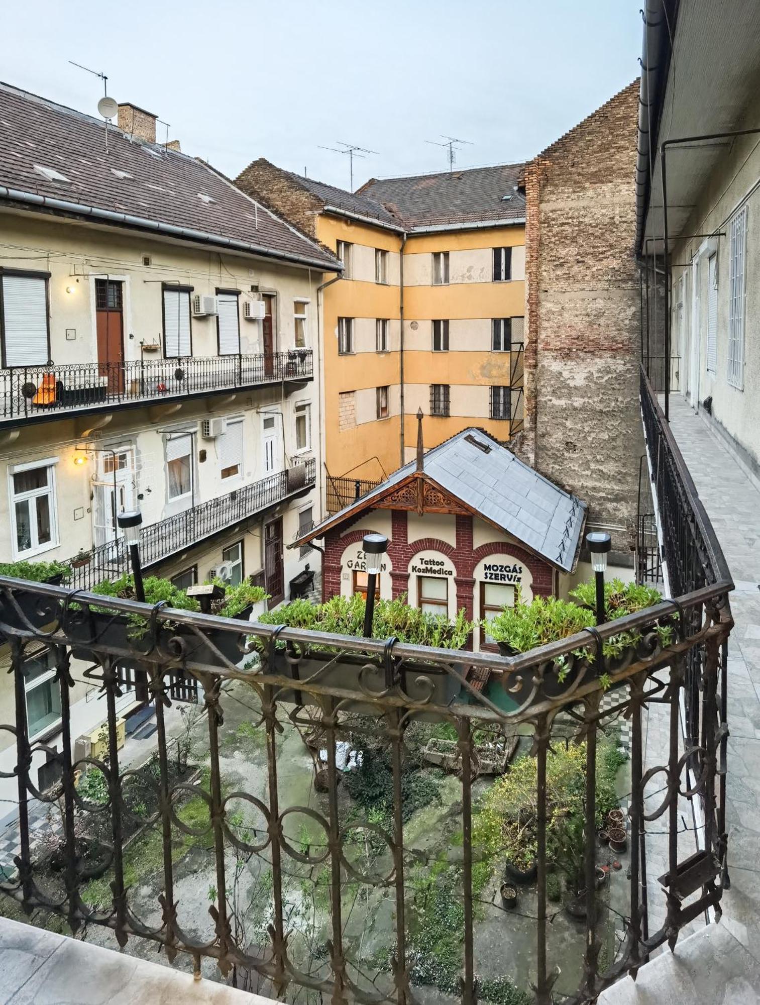 Perfect Location,Newly Decorated Modern, Large Place 60 M2, Really Quiet So You Can Have A Good Night Sleep, Ac, Netflix, Smart Tv, High-Speed Internet, World Famous New York Cafe Only 10 Minutes Walk Budapest Exterior foto